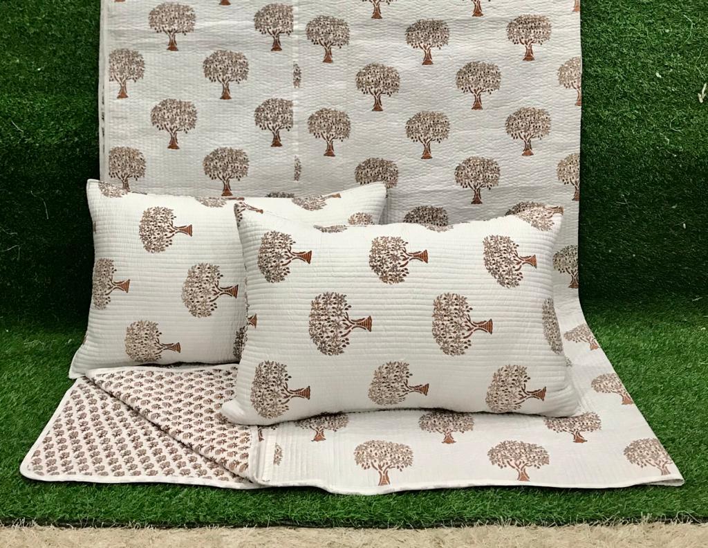 REVERSIBLE QUILTED BEDCOVERS